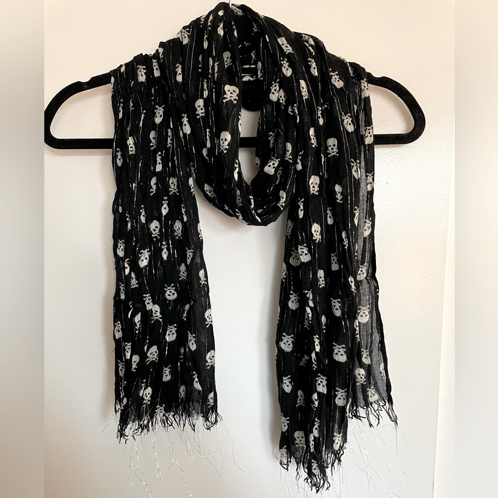 Scull and crossbones scarf with sparkly tassels